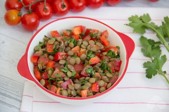Чечевичный салат с помидорами – фото приготовления рецепта, шаг 3