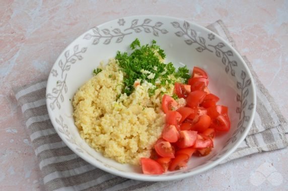 Салат с кускусом, зеленью и клюквой – фото приготовления рецепта, шаг 2