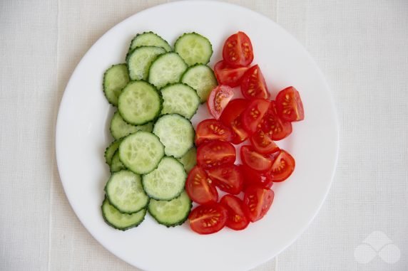 Овощной салат с печенью трески – фото приготовления рецепта, шаг 1