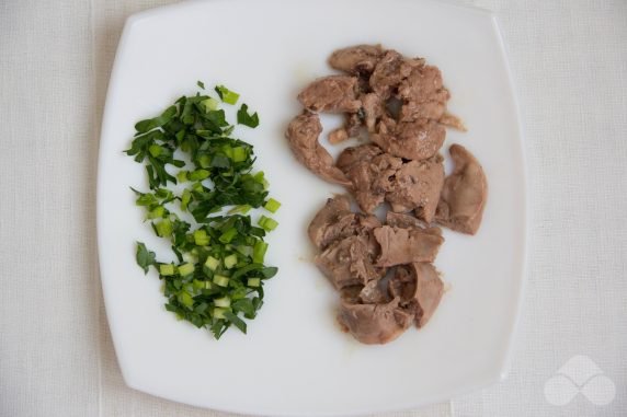 Овощной салат с печенью трески – фото приготовления рецепта, шаг 2