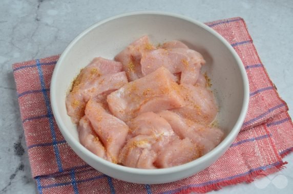 Куриное филе в майонезе на гриле – фото приготовления рецепта, шаг 2