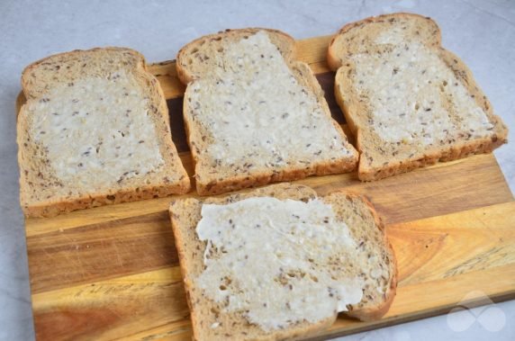 Сэндвич с тунцом и сыром – фото приготовления рецепта, шаг 1