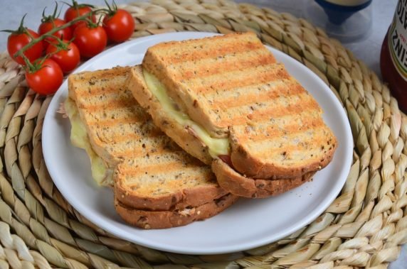 Сэндвич с тунцом и сыром – фото приготовления рецепта, шаг 5