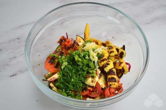 Теплый салат из овощей на гриле – фото приготовления рецепта, шаг 8