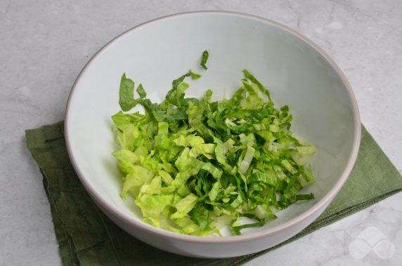 Салат из пекинской капусты и свежих овощей – фото приготовления рецепта, шаг 1