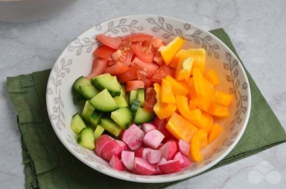 Салат из пекинской капусты и свежих овощей – фото приготовления рецепта, шаг 2