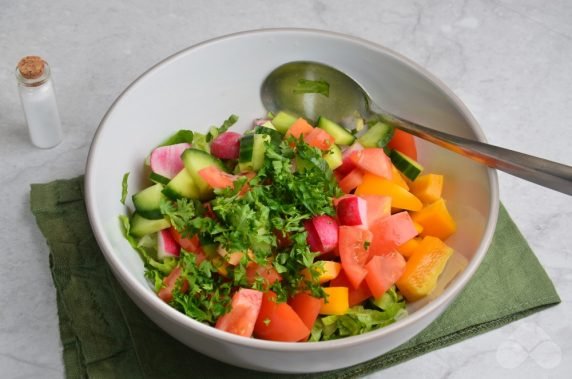 Салат из пекинской капусты и свежих овощей – фото приготовления рецепта, шаг 4