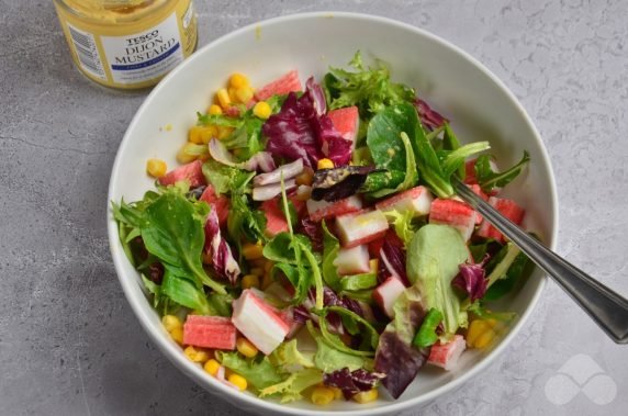 Легкий крабовый салат «На диете» – фото приготовления рецепта, шаг 3