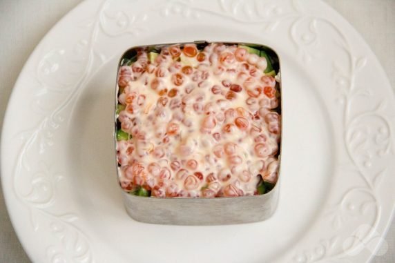 Слоеный салат «Королевский» – фото приготовления рецепта, шаг 5
