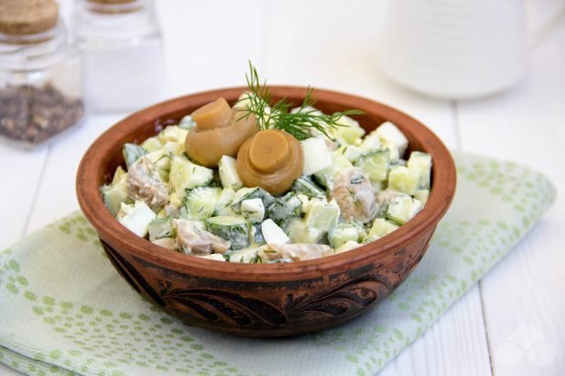 Как приготовить Салат с маринованными грибами и картофелем рецепт пошагово