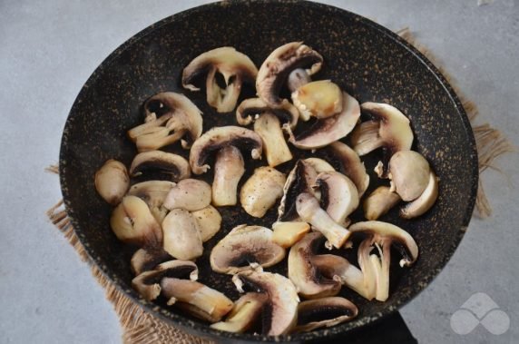 Салат с хамоном и грибами – фото приготовления рецепта, шаг 1
