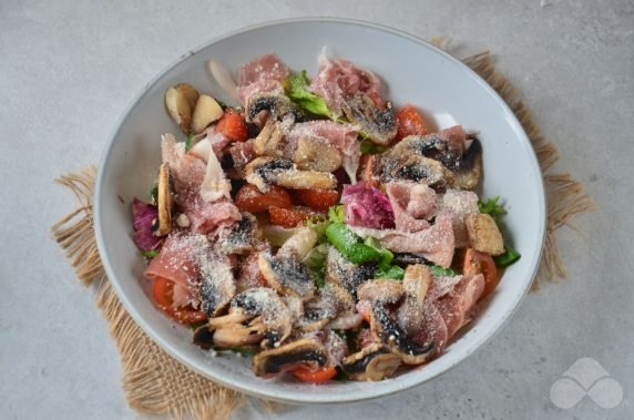 Салат с хамоном и грибами – фото приготовления рецепта, шаг 3
