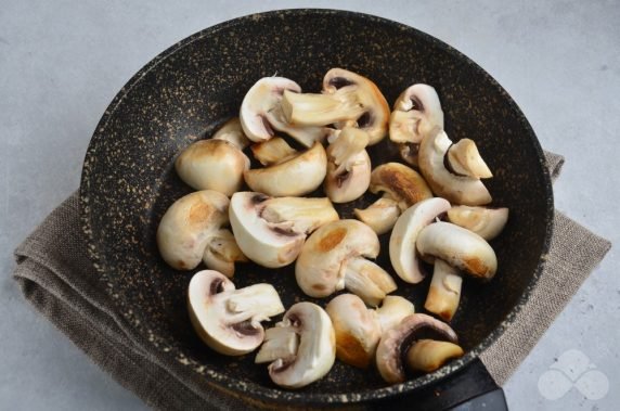 Салат с черри и грибами – фото приготовления рецепта, шаг 1