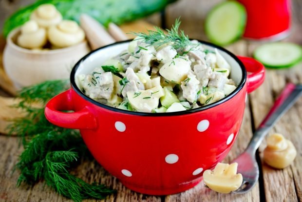 Салат с картошкой и маринованными грибами