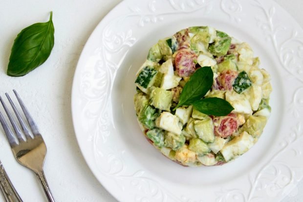 Салат с авокадо и огурцом: 2 простых и полезных рецепта с фото