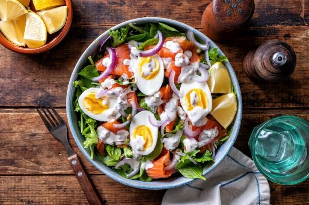 Салат с рыбой горячего копчения – пошаговый рецепт приготовления с фото