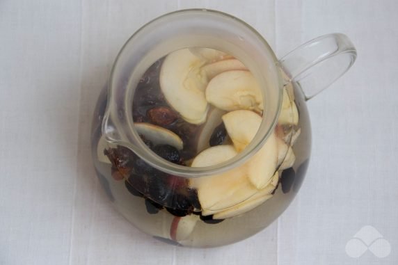 Чай с шиповником, яблоком и корицей – фото приготовления рецепта, шаг 3