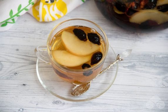 Чай с шиповником, яблоком и корицей – фото приготовления рецепта, шаг 4