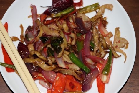 Корейский салат с грибами и овощами
