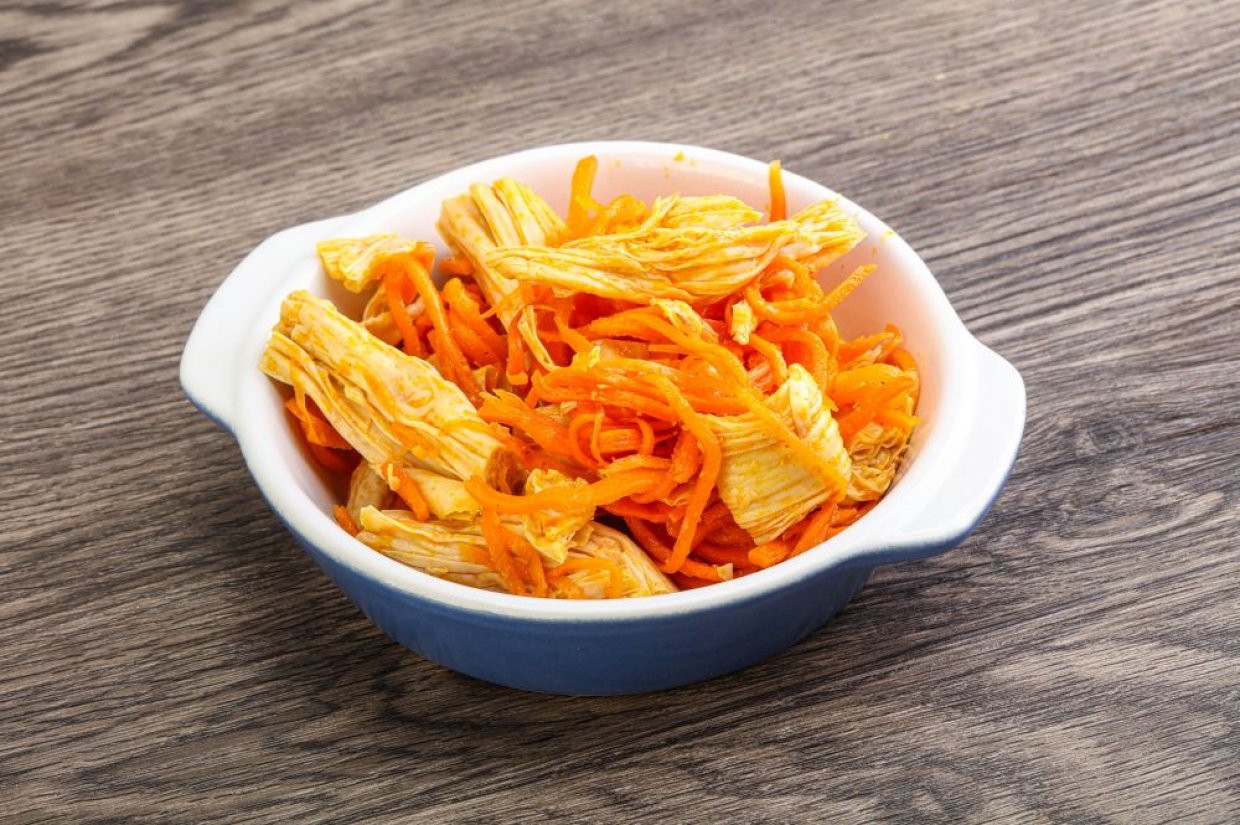 Морковка по-корейски с соевым мясом