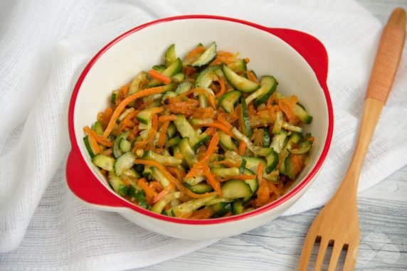 Салат из корейской моркови и огурцов – фото приготовления рецепта, шаг 4