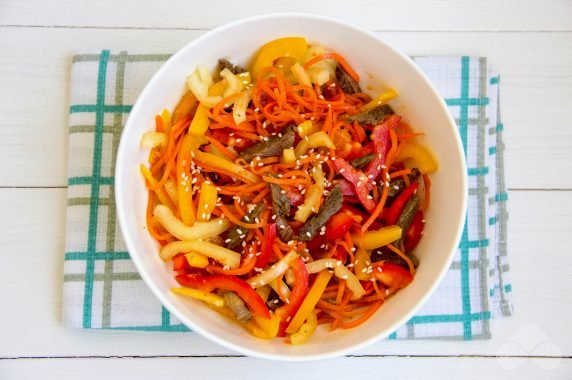 Салат из говядины, овощей и корейской морковки – фото приготовления рецепта, шаг 4