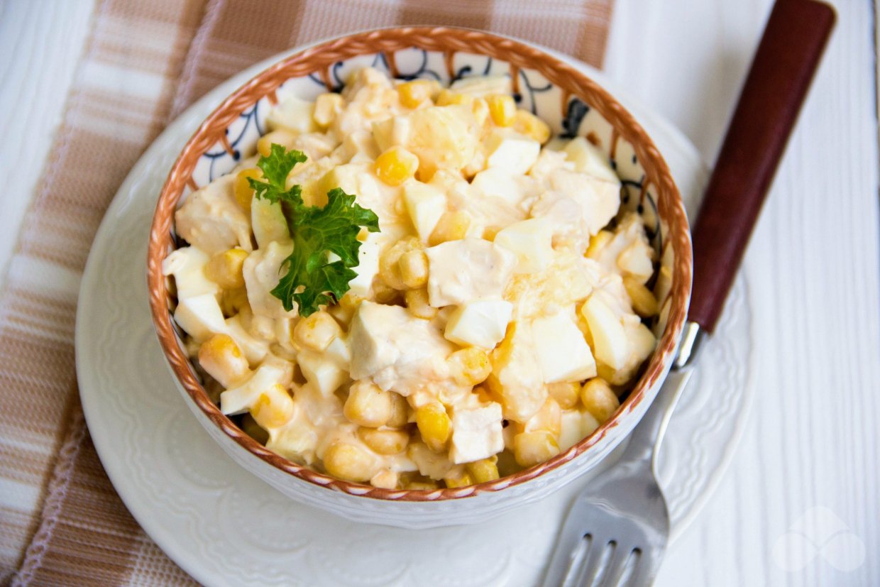 Салат с курицей, ананасом и кукурузой - рецепт с фотографиями - Patee. Рецепты