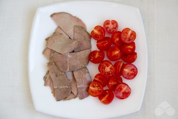 Салат из свежих овощей с говядиной – фото приготовления рецепта, шаг 1