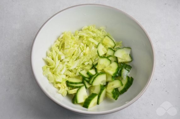 Салат из пекинской капусты, корейской моркови и огурцов – фото приготовления рецепта, шаг 1