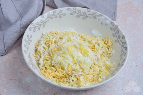 Рулетики из ветчины с яйцом и сыром – фото приготовления рецепта, шаг 1