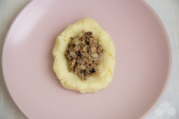 Картофельные зразы со шпротами – фото приготовления рецепта, шаг 4