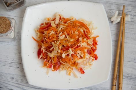 Салат из капусты, болгарского перца и корейской моркови