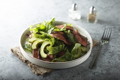 Быстрый зеленый салат с говядиной
