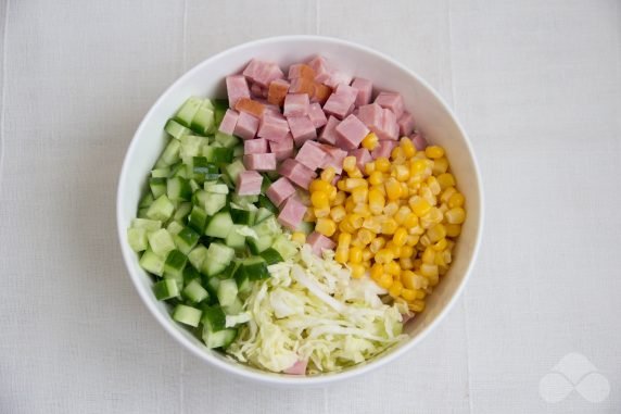 Салат с капустой и ветчиной – фото приготовления рецепта, шаг 2