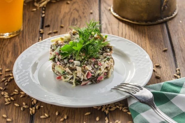 Салат из морской капусты с яйцом: рецепты