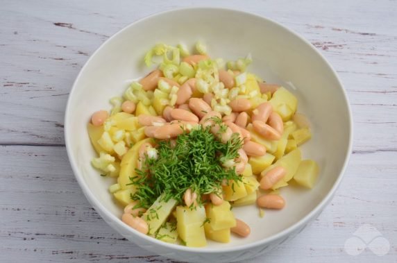 Картофельный салат с фасолью – фото приготовления рецепта, шаг 2