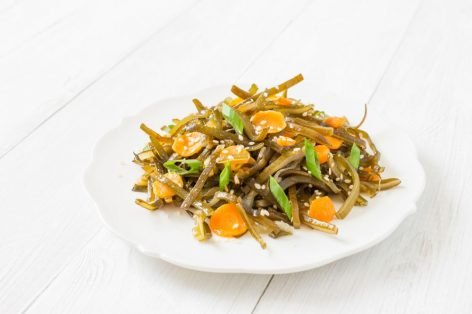 Салат из морской капусты - 10 простых и вкусных рецептов