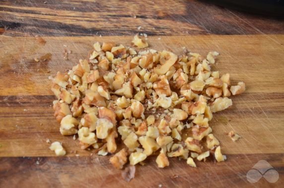 Салат из свеклы, чернослива и грецких орехов – фото приготовления рецепта, шаг 1