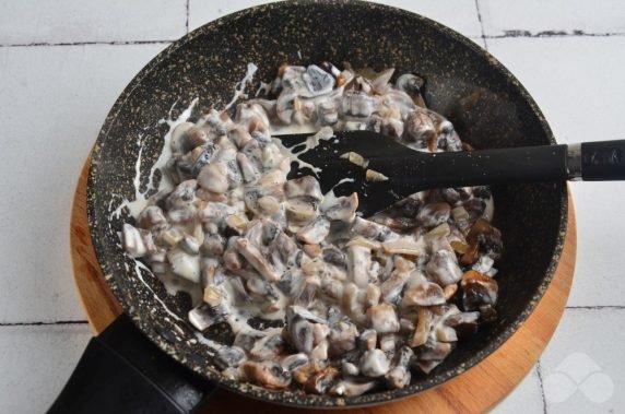 Куриные отбивные с грибами и сыром в духовке – фото приготовления рецепта, шаг 4