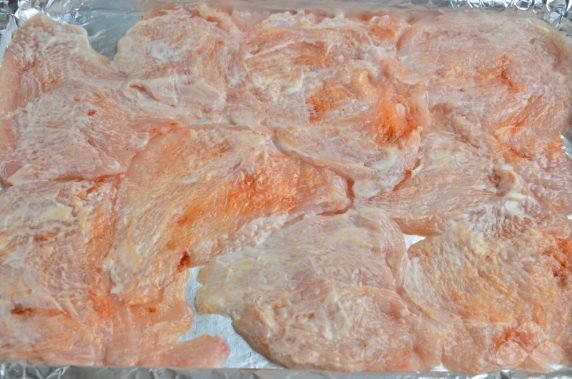 Куриные отбивные с помидорами и сыром в духовке – фото приготовления рецепта, шаг 2