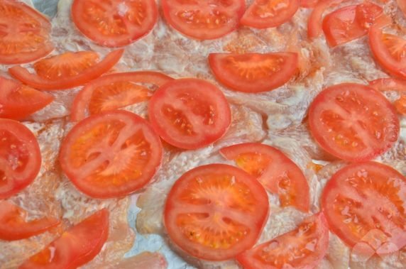 Куриные отбивные с помидорами и сыром в духовке – фото приготовления рецепта, шаг 3