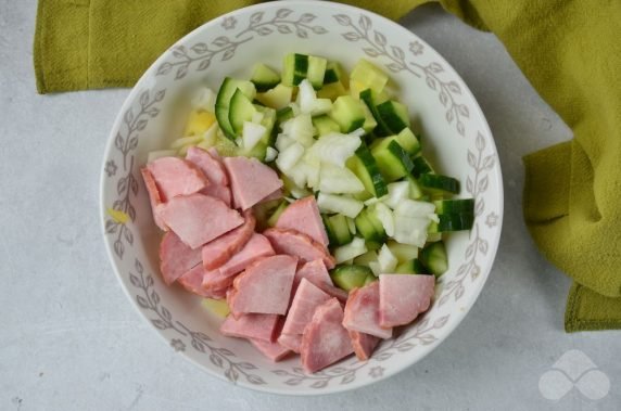 Картофельный салат с копченой колбасой – фото приготовления рецепта, шаг 2