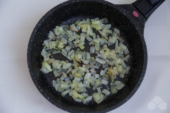 Салат с рисом и копченной колбасой – фото приготовления рецепта, шаг 1