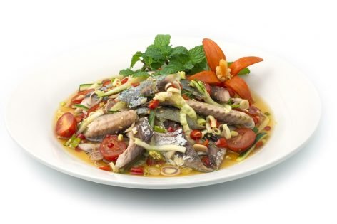 Салат с рыбными консервами в тайском стиле
