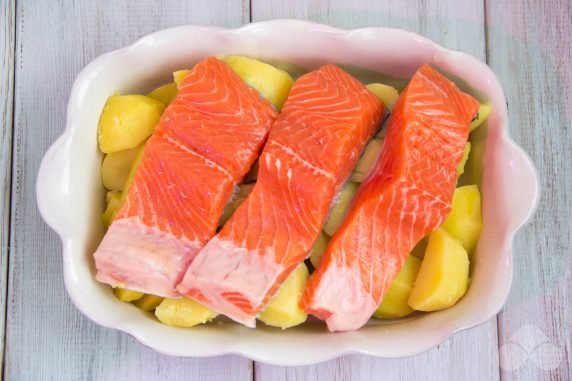 Запеченный лосось в духовке: ТОП-5 вкусных рецептов