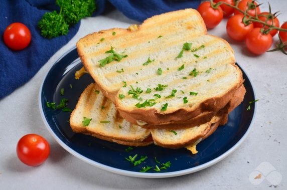 Бутерброды с курицей на гриле – фото приготовления рецепта, шаг 8