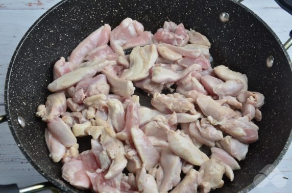Гуляш из курицы – фото приготовления рецепта, шаг 1