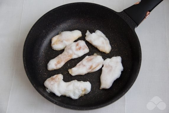 Куриное филе в белковом кляре – фото приготовления рецепта, шаг 6