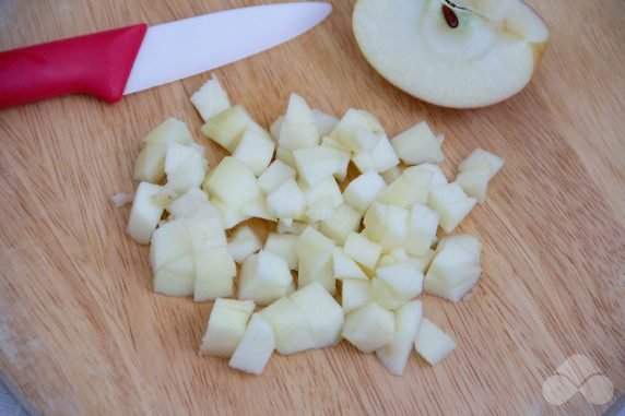 Овсяная каша с яблоком и изюмом в мультиварке – фото приготовления рецепта, шаг 3