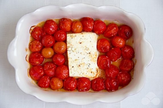 Паста с запеченными помидорами и фетой – фото приготовления рецепта, шаг 3
